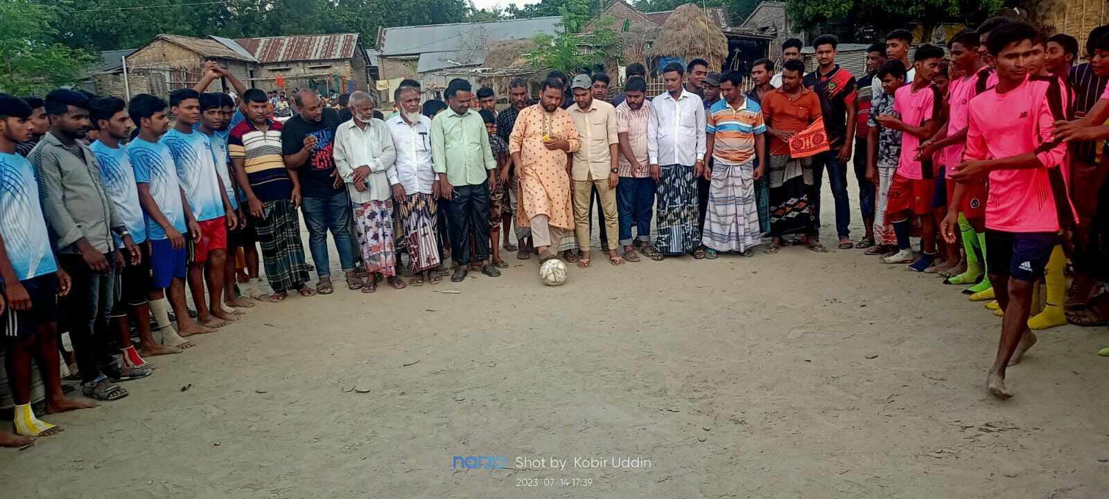 ৯নং দুর্লভপুর ইউনিয়ন চেয়ারম্যান মাওঃ মোঃ গোলাম আজম এবং দুর্লভপুর ইউনিয়ন যুব স্বেচ্ছাসেবী বিভাগের সেক্রেটারি ইসমাঈল হোসেন সিরাজী